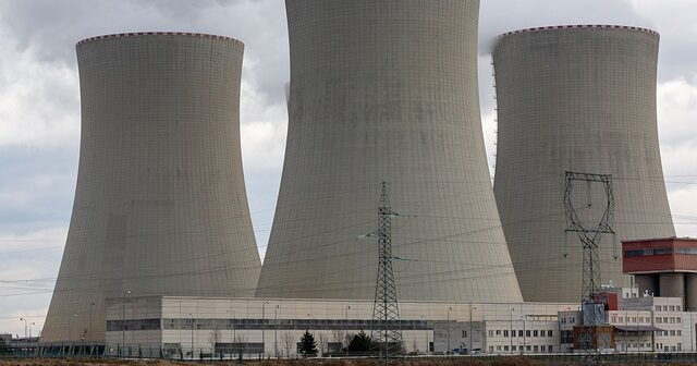 Hackers exploram falhas em SharePoint para violar sistemas de segurança nuclear dos EUA